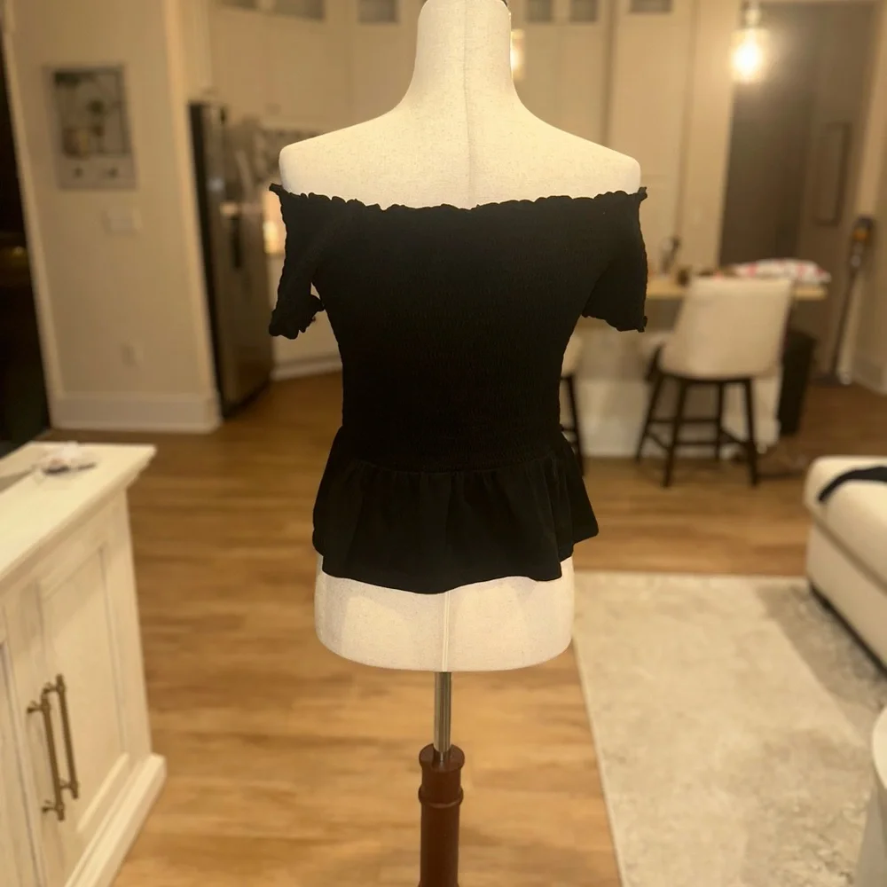 American Eagle Outfitters Black Ruffle Top - Picture 3 of 4